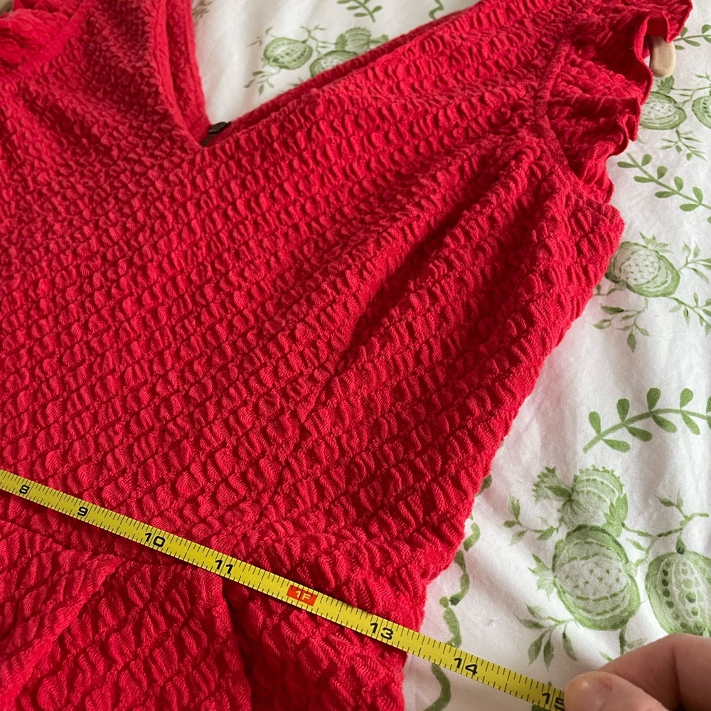 Elegant Red Sleeveless Dress - Picture 6 of 10
